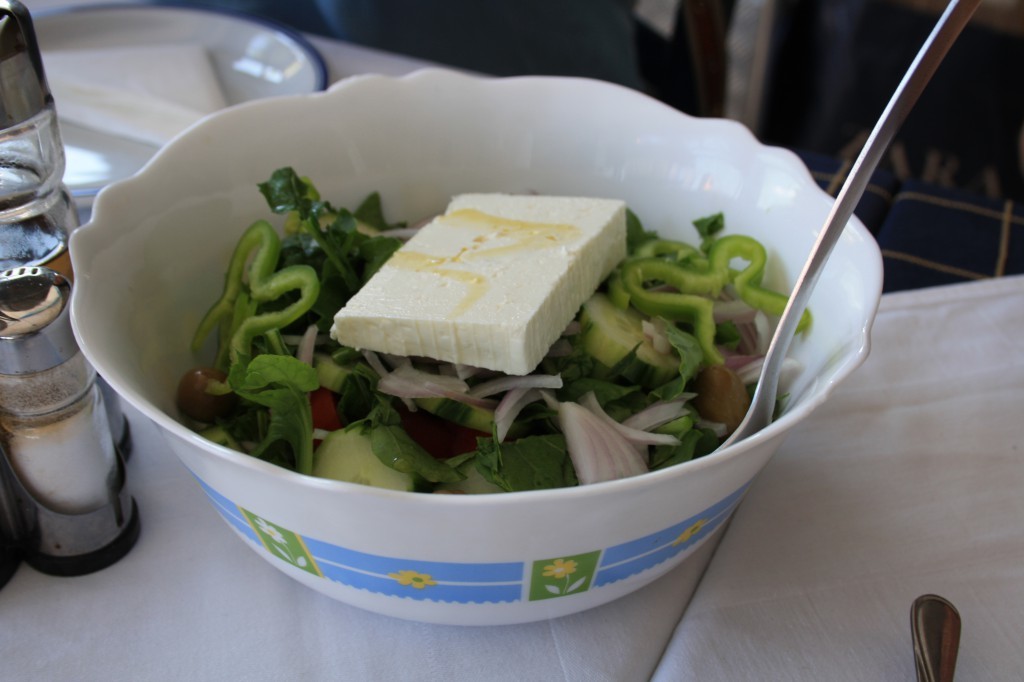 rodosta ne yenir-grek salata
